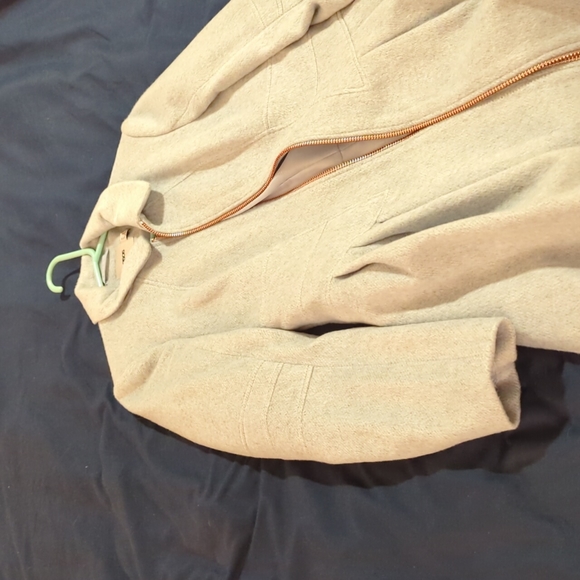 Jacket - Picture 3 of 4